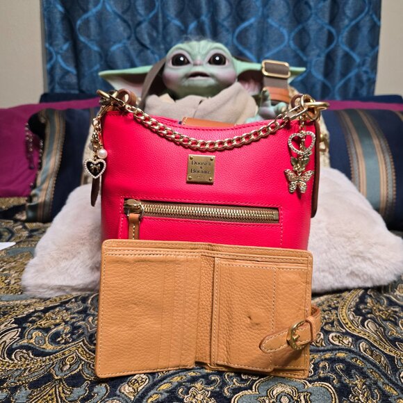 Dooney & Bourke Raleigh Small Roxy Leather shoulder Bag in Geranium & Wallet - Picture 13 of 16